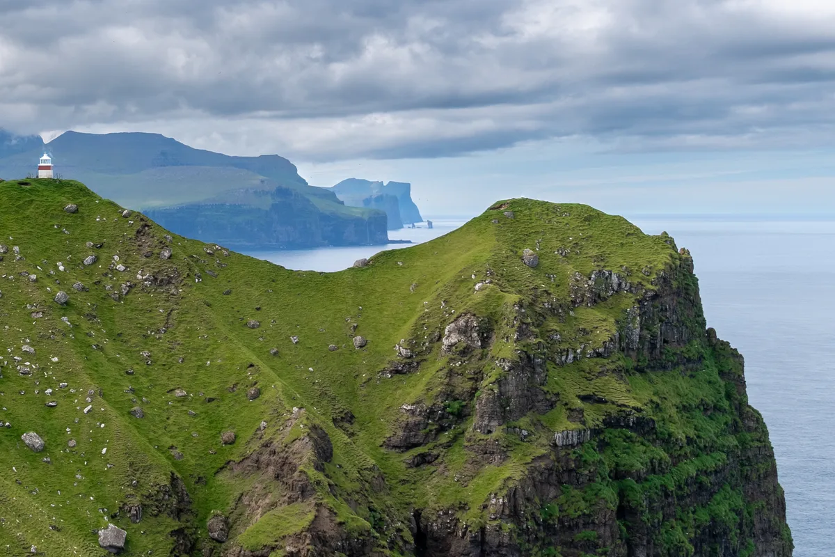 Kalsoy y Kallur: ferry, bus y sendero